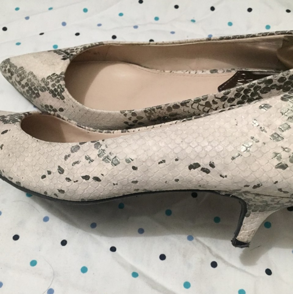Vince Camuto Beautiful Short Heels Shoes - Picture 3 of 4